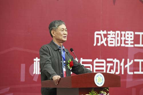 李巨初.jpg