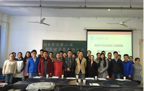 图2 朋辈辅导员合影留恋.png