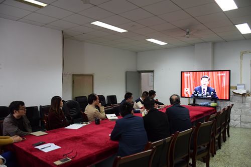 1508378253395703.jpg 学院领导和办公室老师.JPG