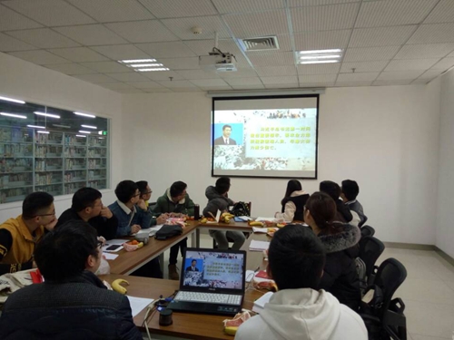 座谈会.jpg